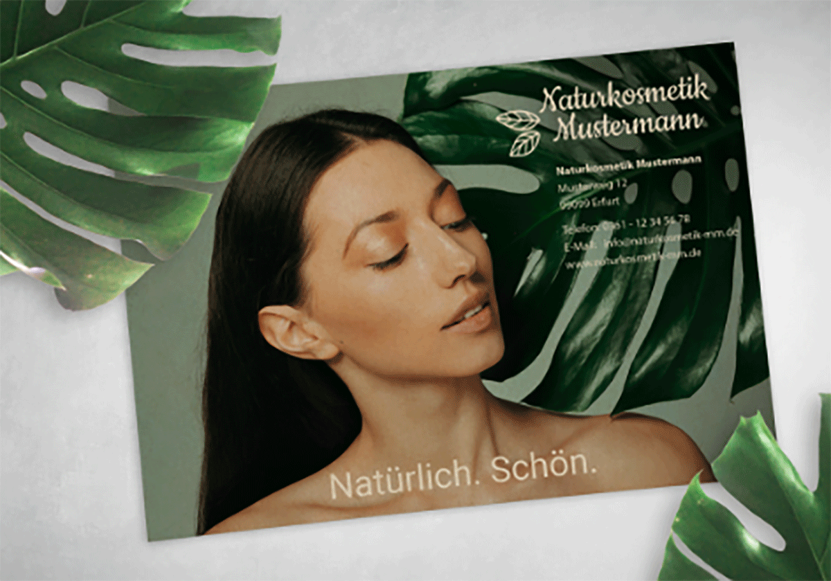 Mit einer Postkarte aus starken Naturkarton setzen Sie auf Umweltbewusstsein und Naturnähe.
